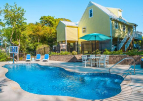 The Emerald Owl House - Peaceful Emerald Isle Beach House w/ Luxurious Heated Pool!